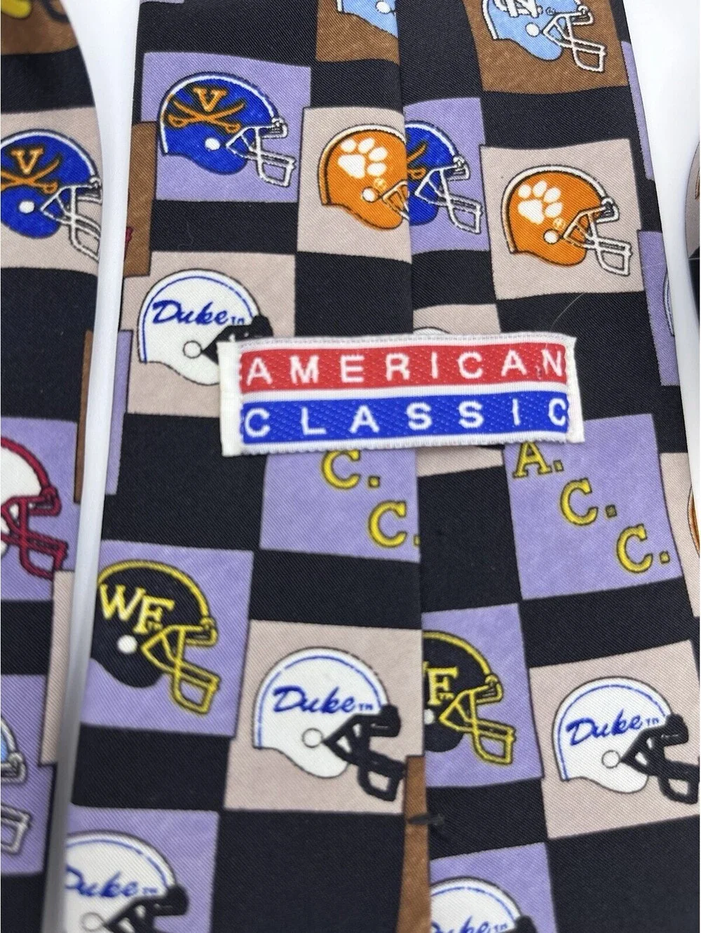 American Classice NCAA  A.C.C  Football Tie Classic Retro Vtg  4 X 54 Polyes